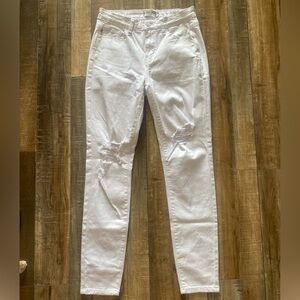 NEVER WORN: White jeans w distressed knees